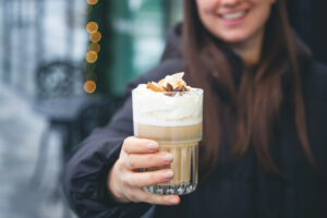 cafe cremoso con menta